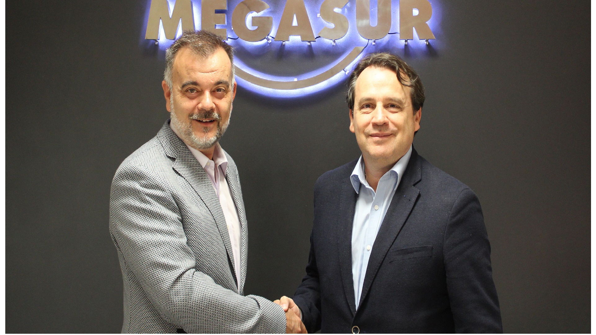Federico Izquierdo Gerente de Megasur, y Emilio Dumas, Director General de Toshiba España